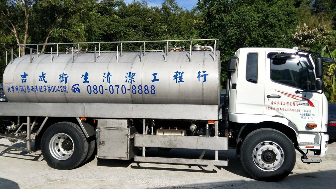 關於吉成 Large vacuum truck